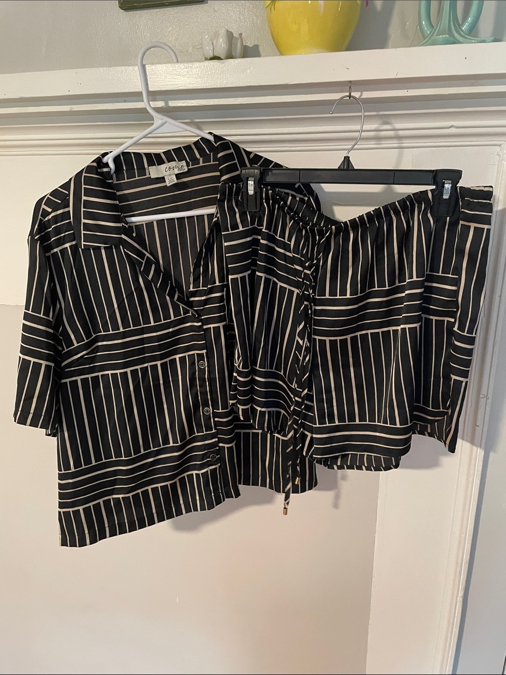 Black & Cream Striped Short Sleeve Button-Up Top - Brand: